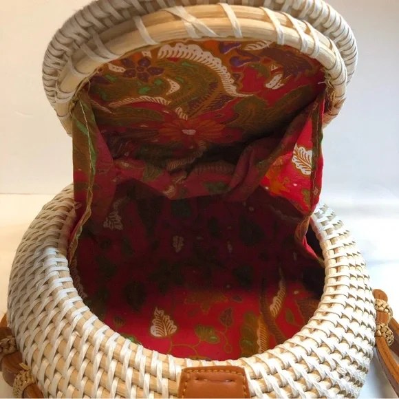 Round Rattan Bag White Handmade Crossbody Bag with Synthetic Leather Straps - Picture 4 of 10